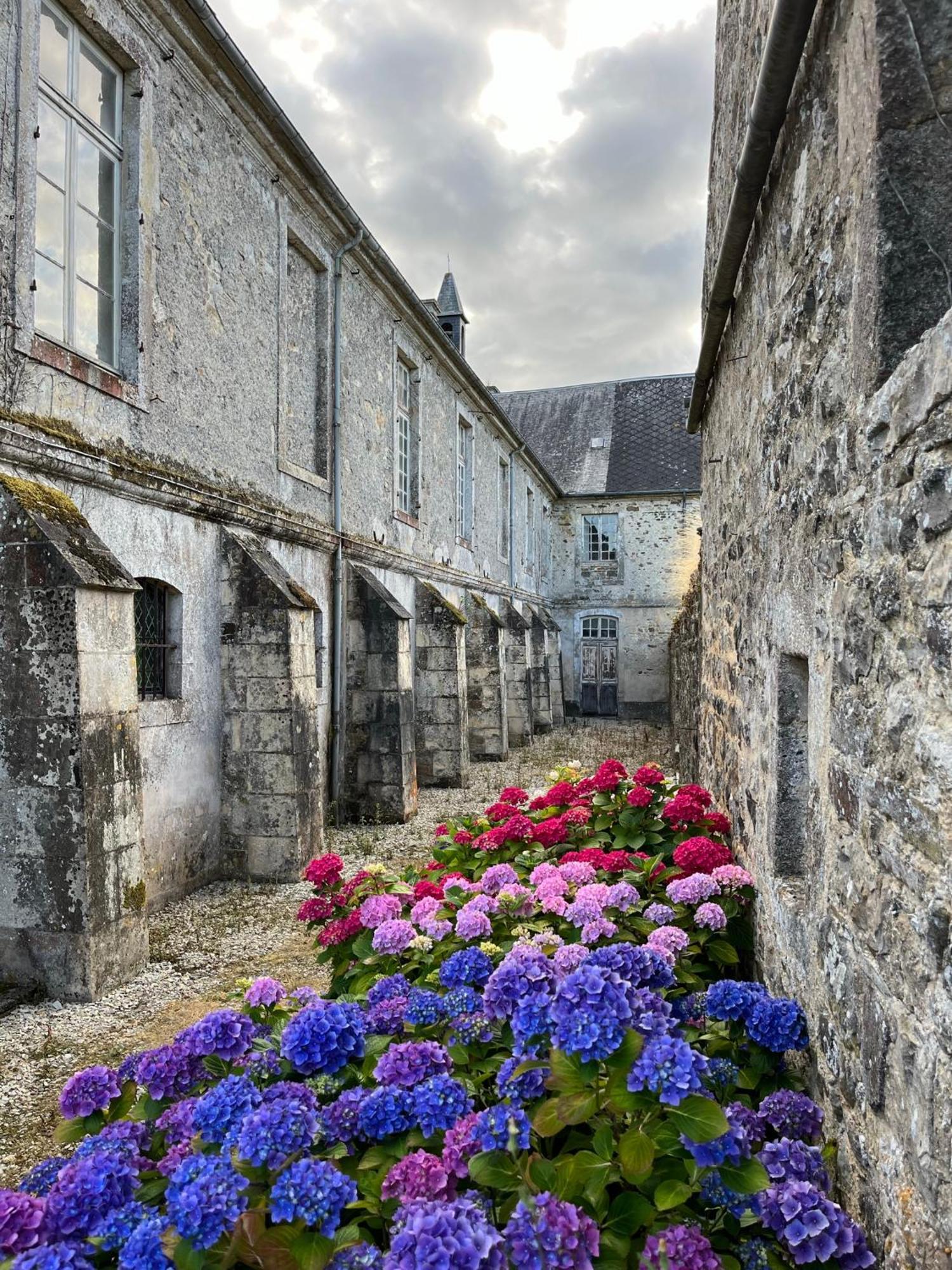Abbaye De Blanchelande Bed & Breakfast Neufmesnil Exterior photo